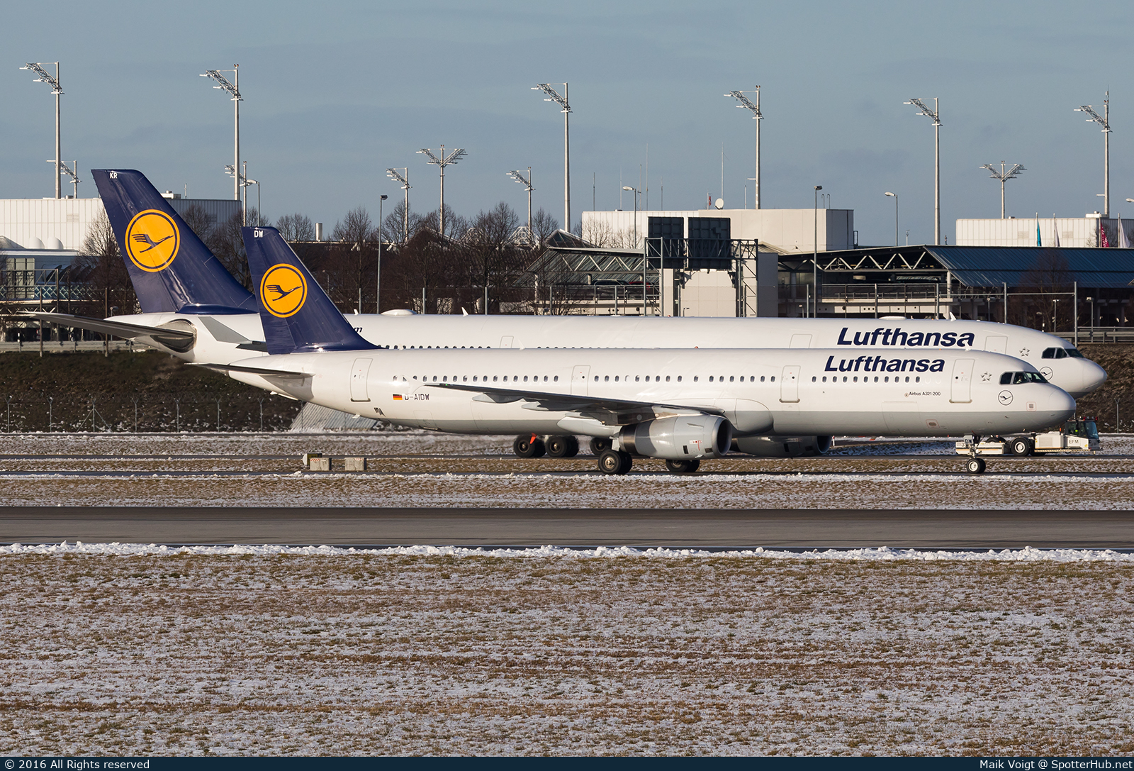 Photo of D-AIDW - Airbus A321-231 operated by Lufthansa