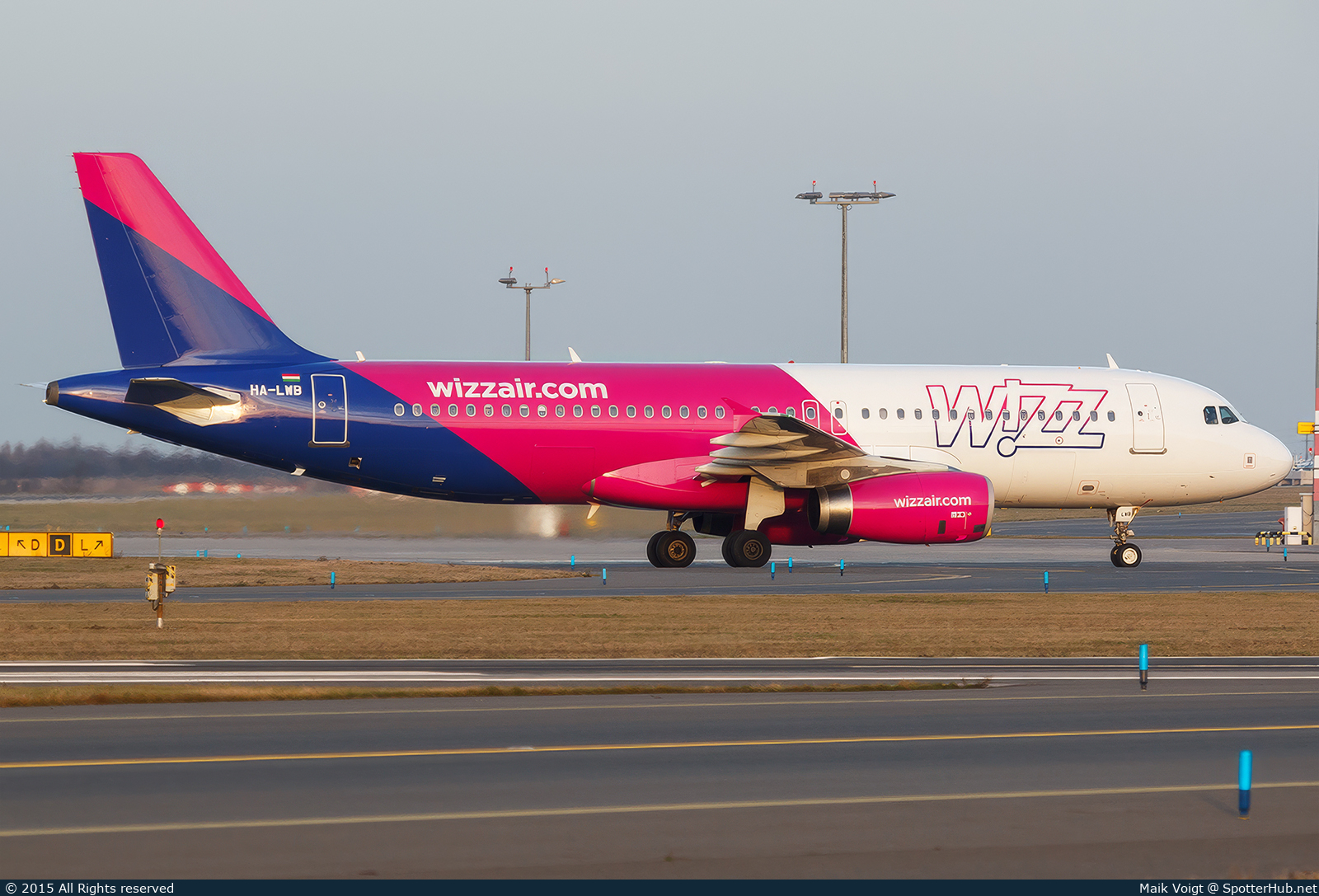 Photo of HA-LWB - Airbus A320-232 operated by Wizz Air