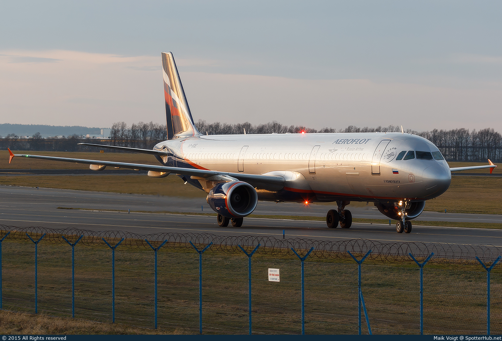 Photo of VP-BOE - Airbus A321-211 operated by Aeroflot