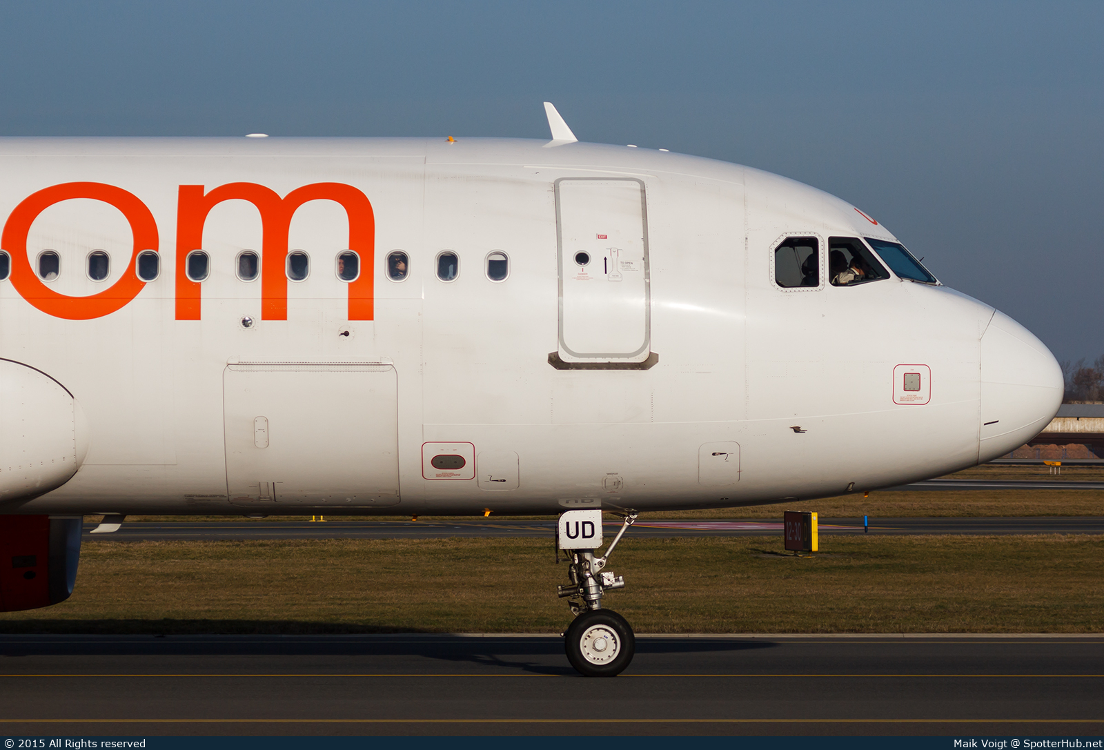 Photo of G-EZUD - Airbus A320-214 operated by easyJet