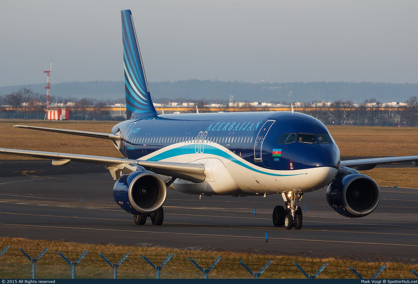Photo of 4K-AZ77 - Airbus A320-214 operated by Azerbaijan Airlines