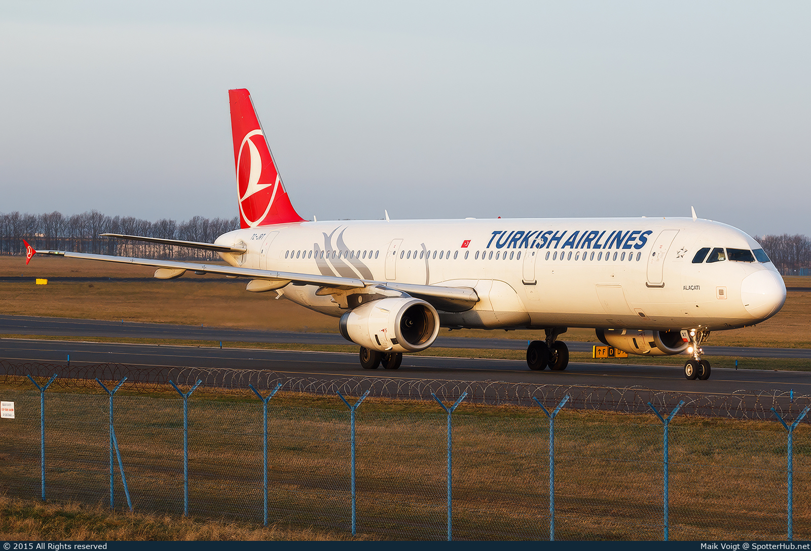 Photo of TC-JRT - Airbus A321-231 operated by Turkish Airlines