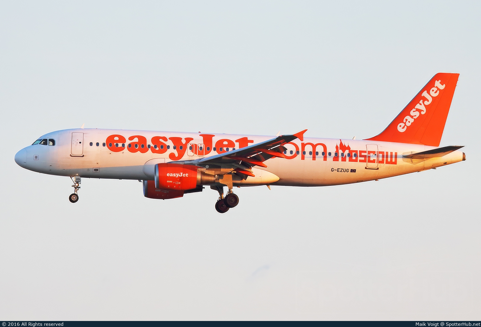 Photo of G-EZUG - Airbus A320-214 operated by easyJet