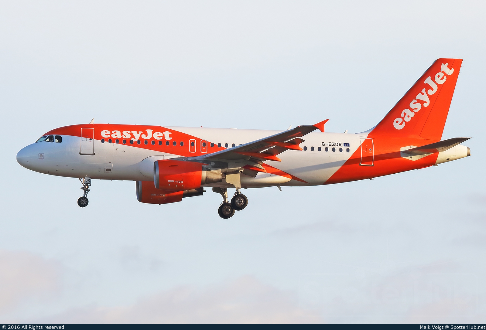 Photo of G-EZDR - Airbus A319-111 operated by easyJet
