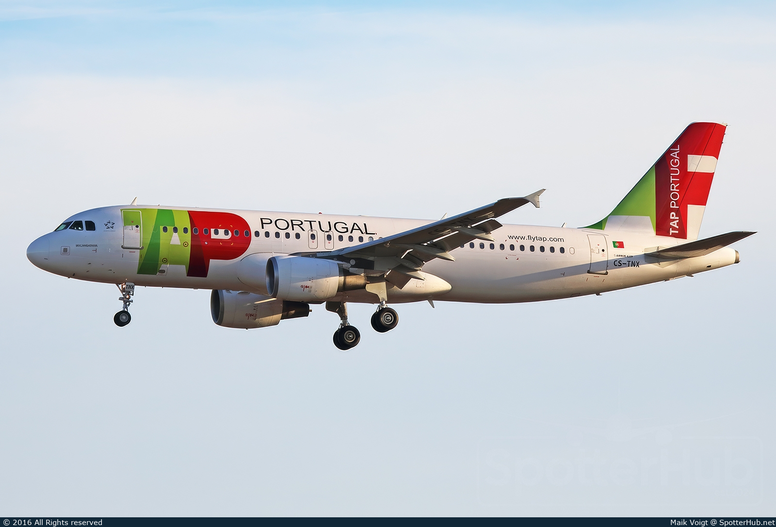 Photo of CS-TNX - Airbus A320-214 operated by TAP Air Portugal