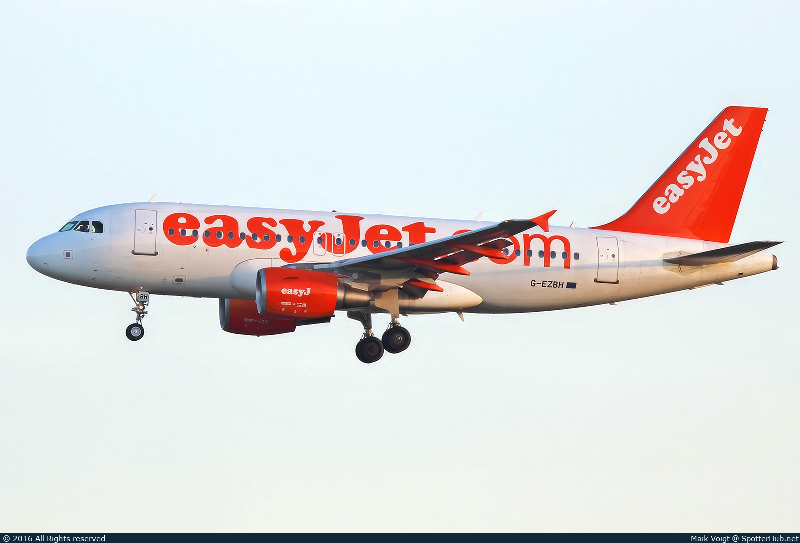 Photo of G-EZBH - Airbus A319-111 operated by easyJet