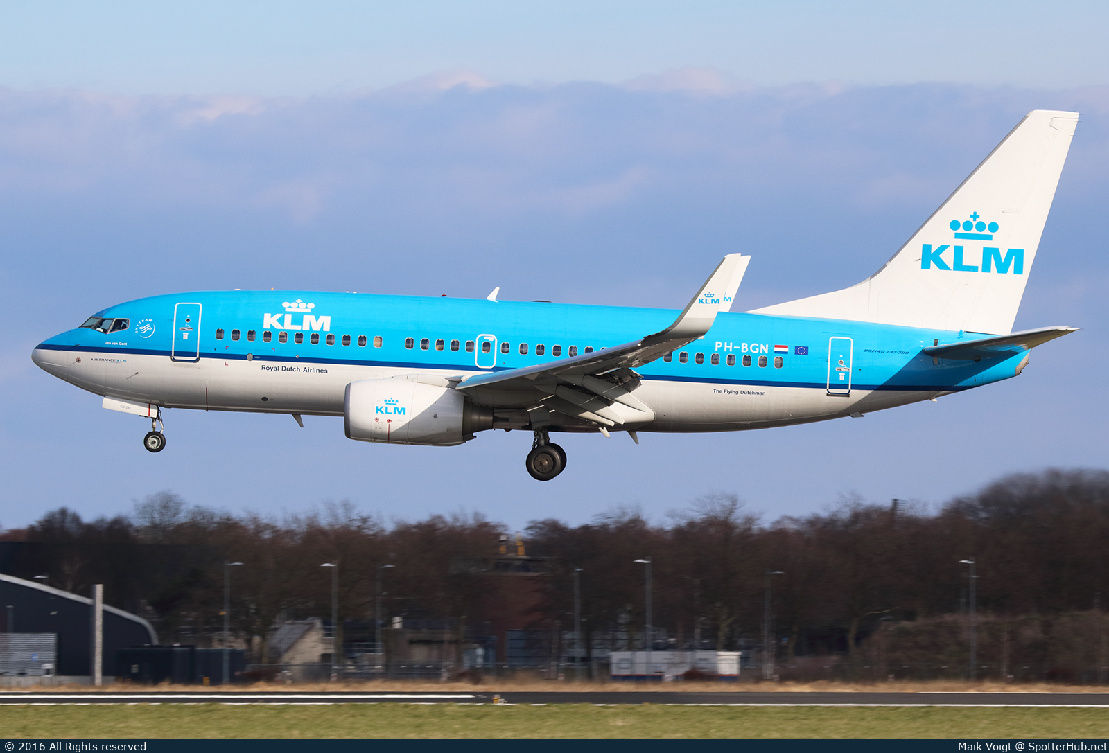 Photo of PH-BGN - Boeing 737-7K2 operated by KLM Royal Dutch Airlines