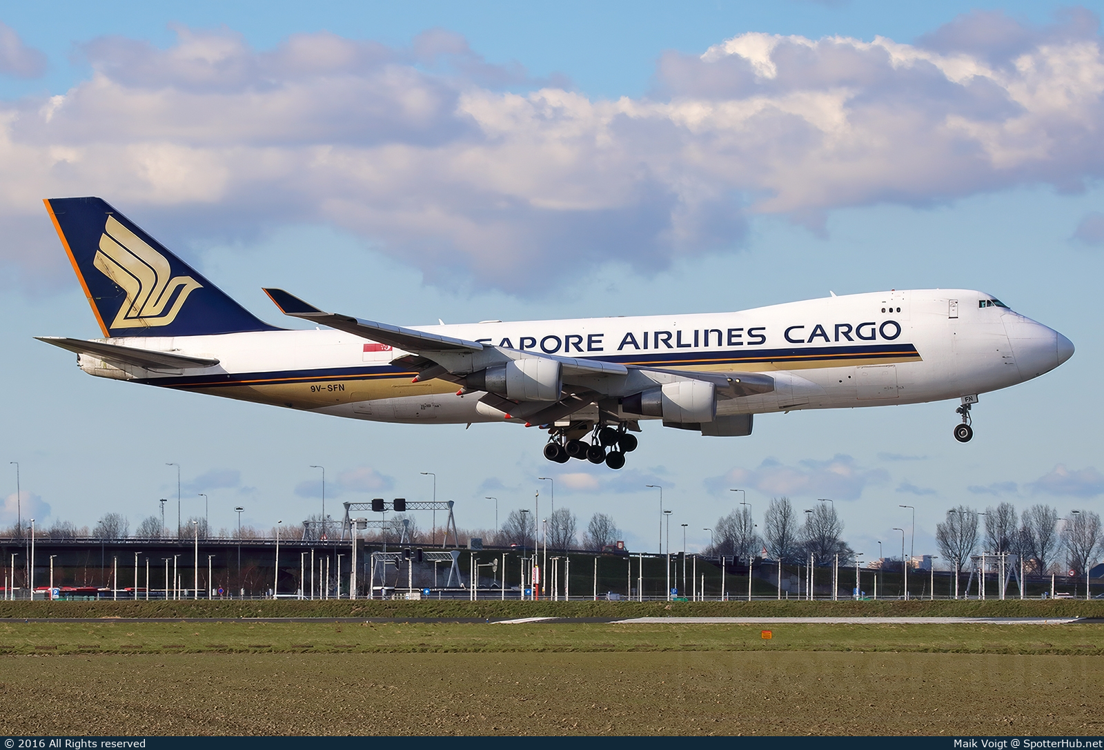 Photo of 9V-SFN - Boeing 747-412F operated by Singapore Airlines Cargo