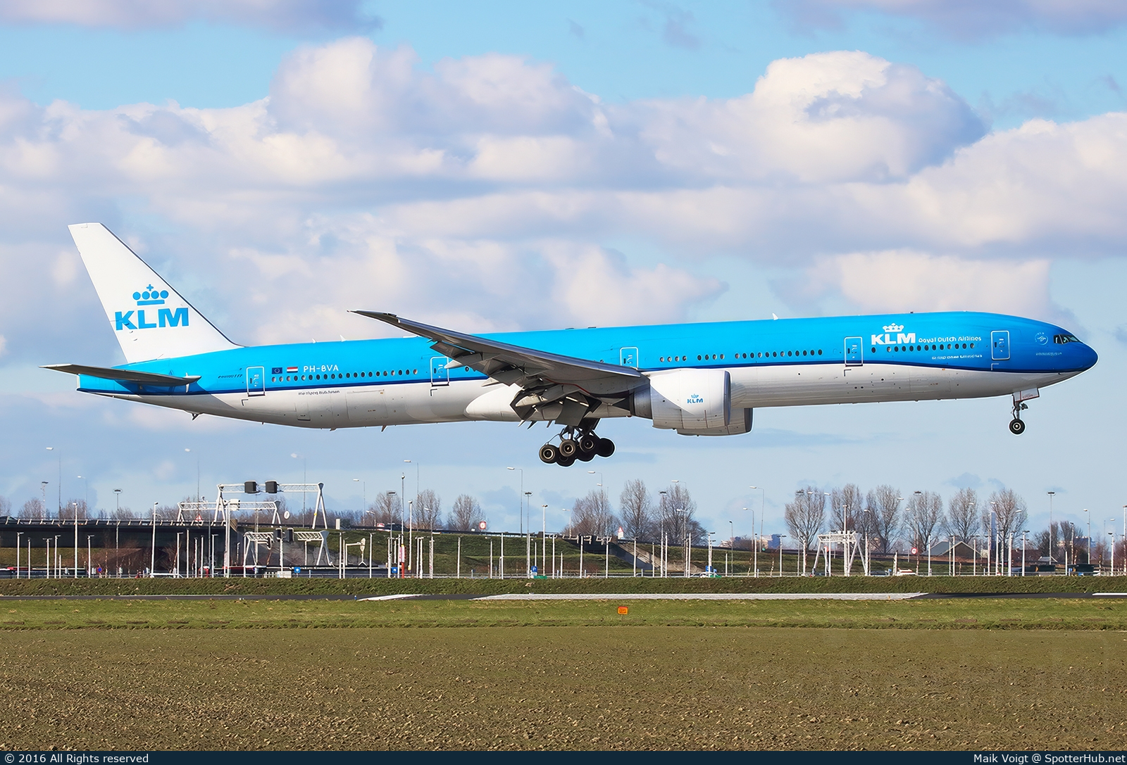 Photo of PH-BVA - Boeing 777-306(ER) operated by KLM Royal Dutch Airlines