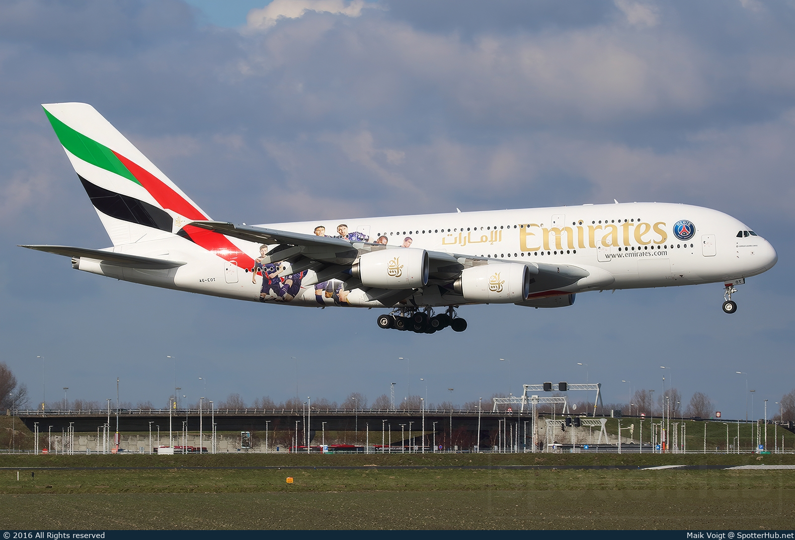 Photo of A6-EOT - Airbus A380-861 operated by Emirates