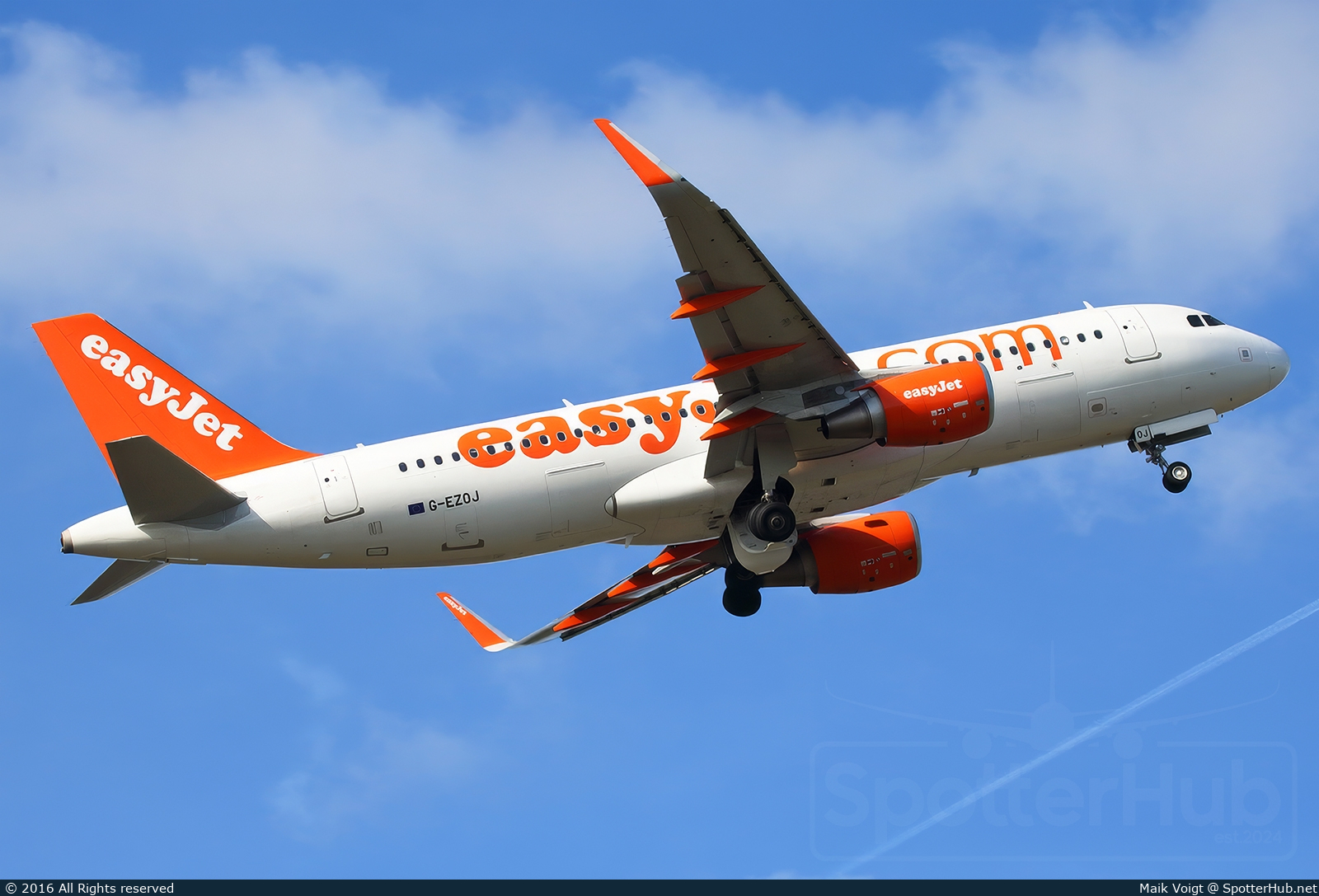 Photo of G-EZOJ - Airbus A320-214 operated by easyJet