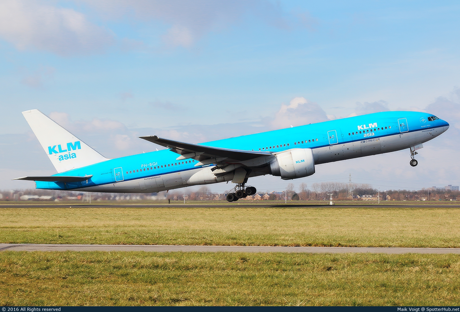Photo of PH-BQI - Boeing 777-206(ER) operated by KLM Asia