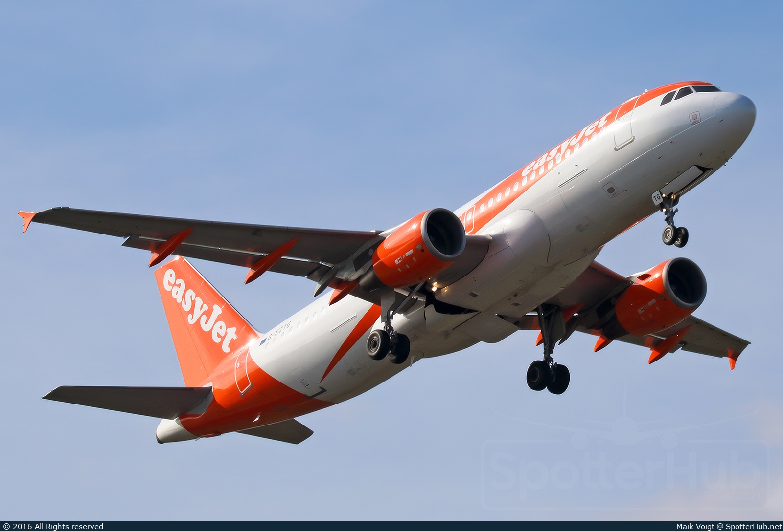 Photo of G-EZTG - Airbus A320-214 operated by easyJet