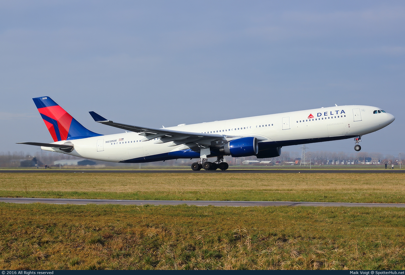 Photo of N818NW - Airbus A330-323 operated by Delta Air Lines