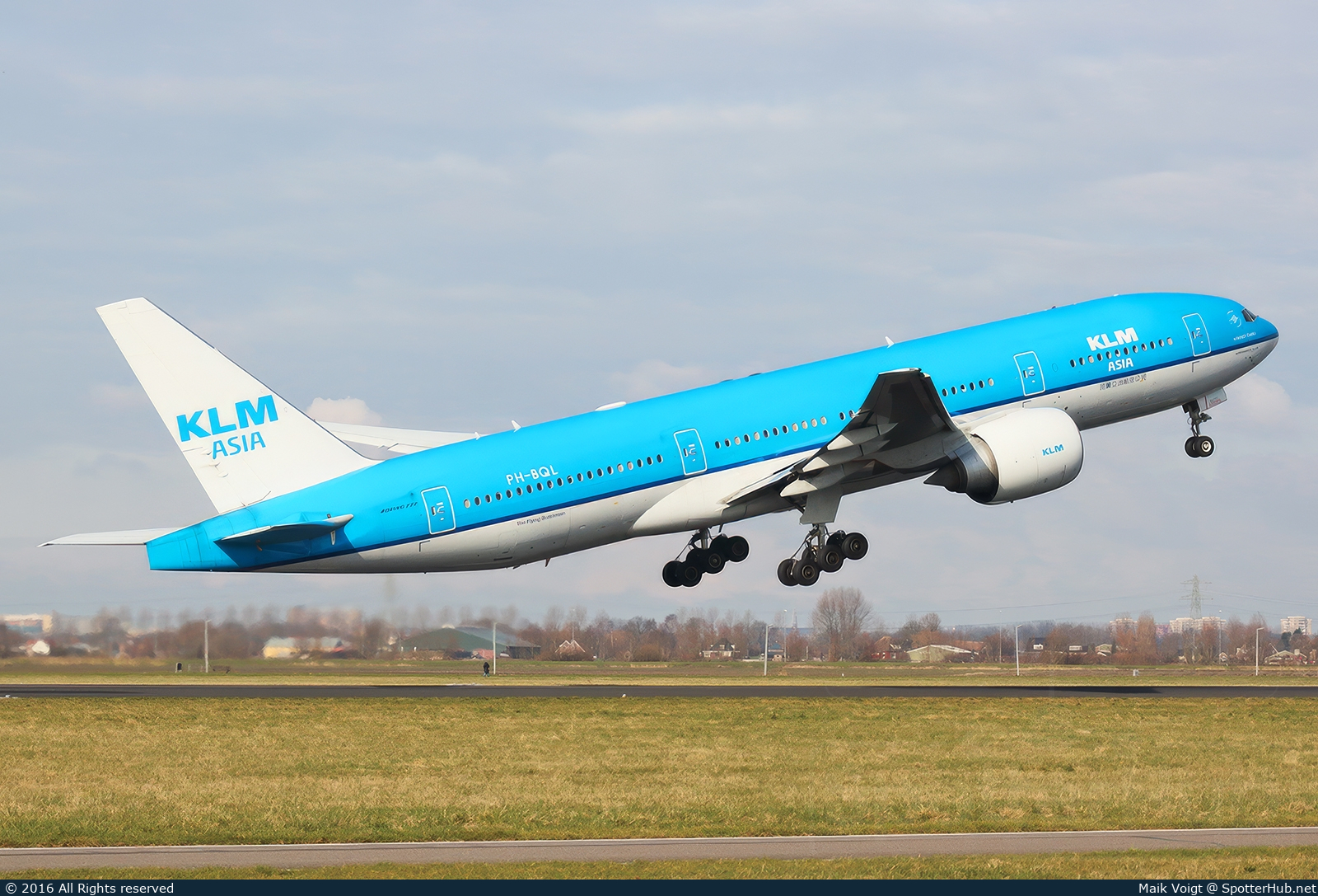 Photo of PH-BQL - Boeing 777-206(ER) operated by KLM Asia