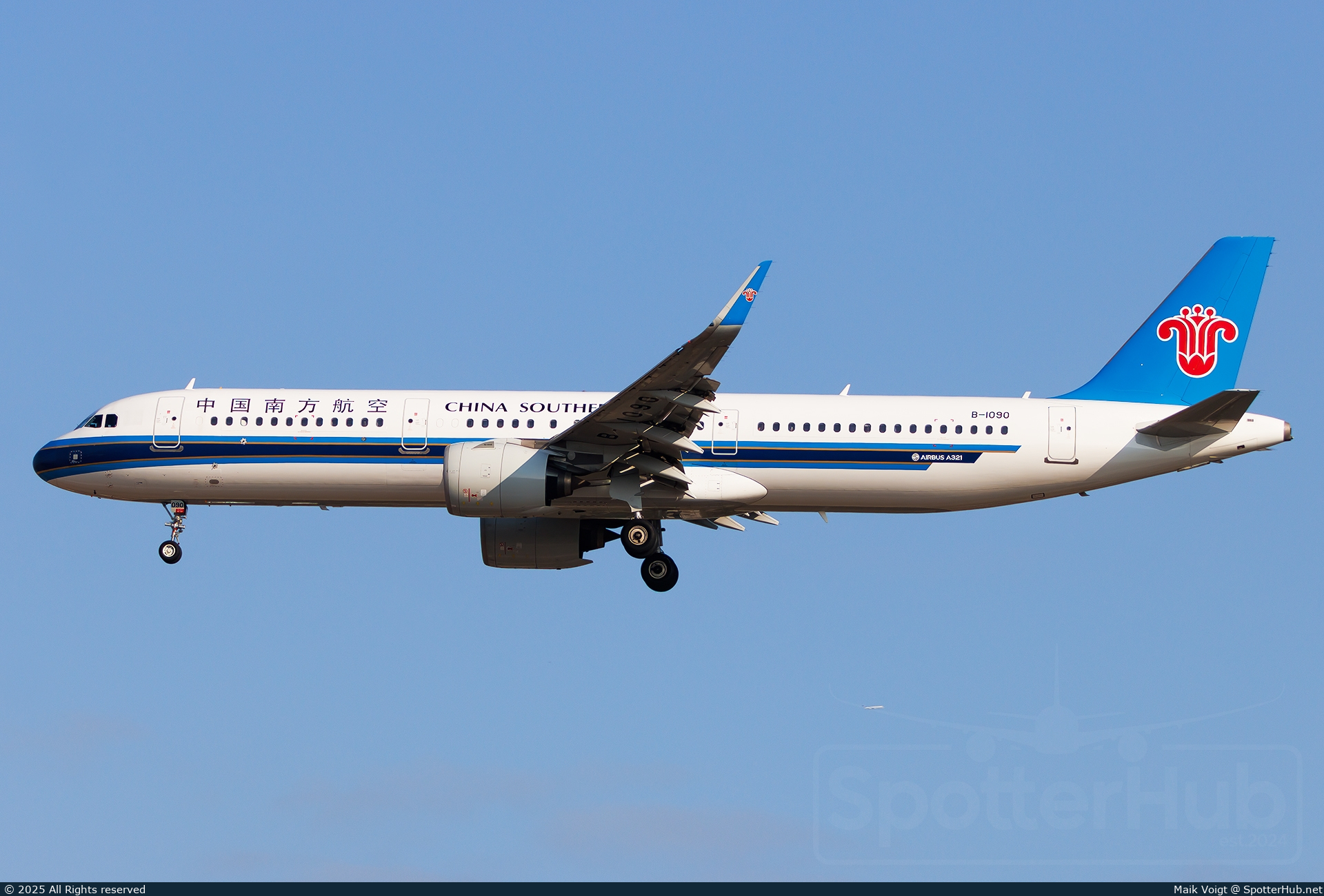 Photo of B-1090 - Airbus A321-271N operated by China Southern Airlines