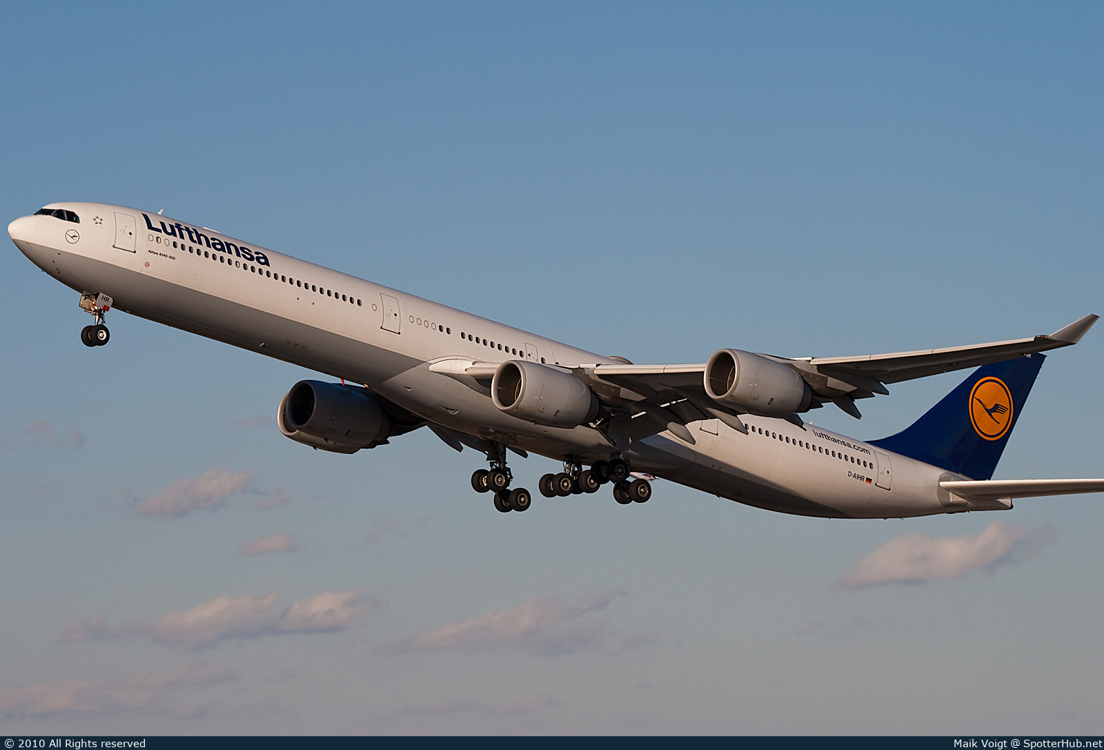 Photo of D-AIHR - Airbus A340-642 operated by Lufthansa