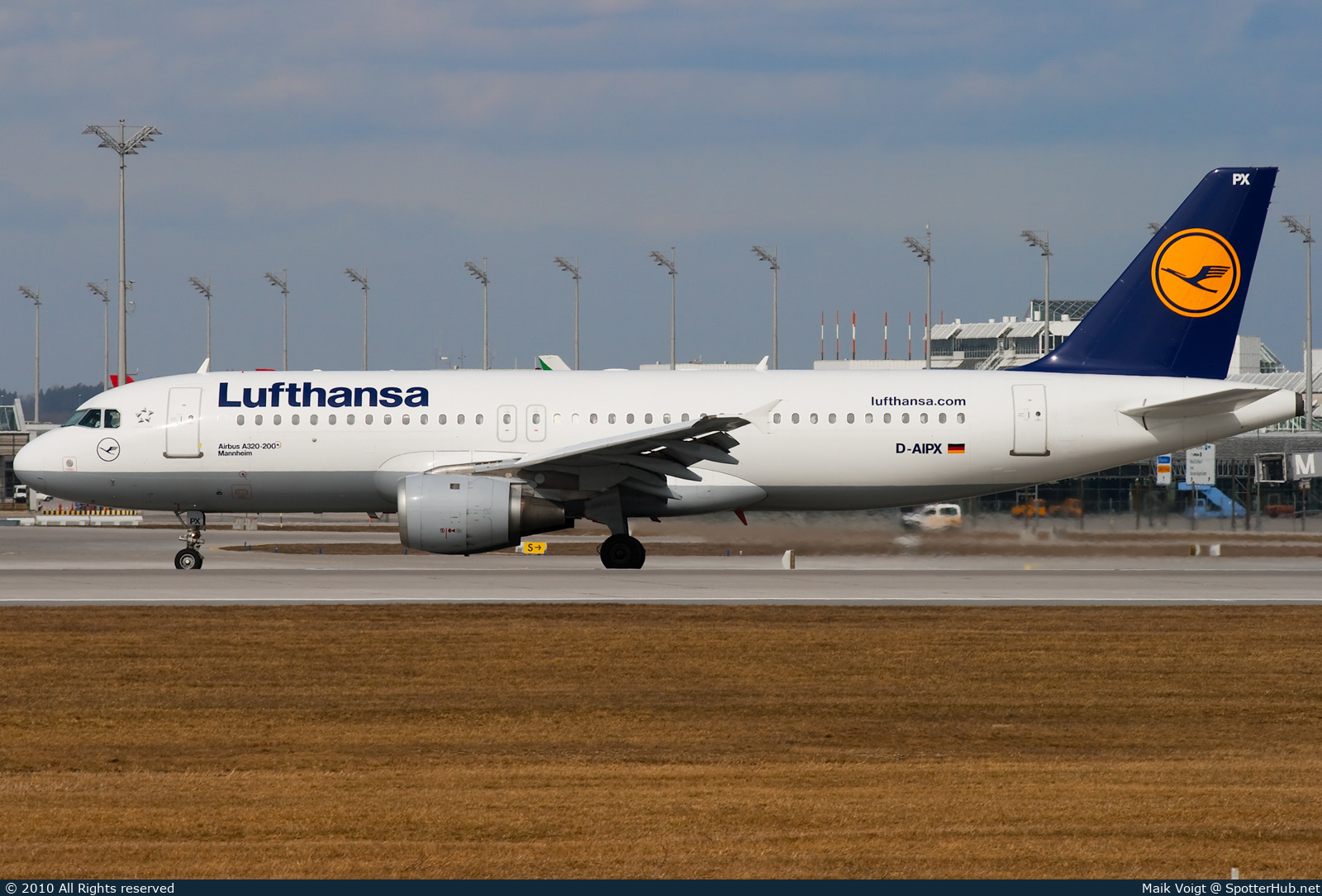 Photo of D-AIPX - Airbus A320-211 operated by Lufthansa