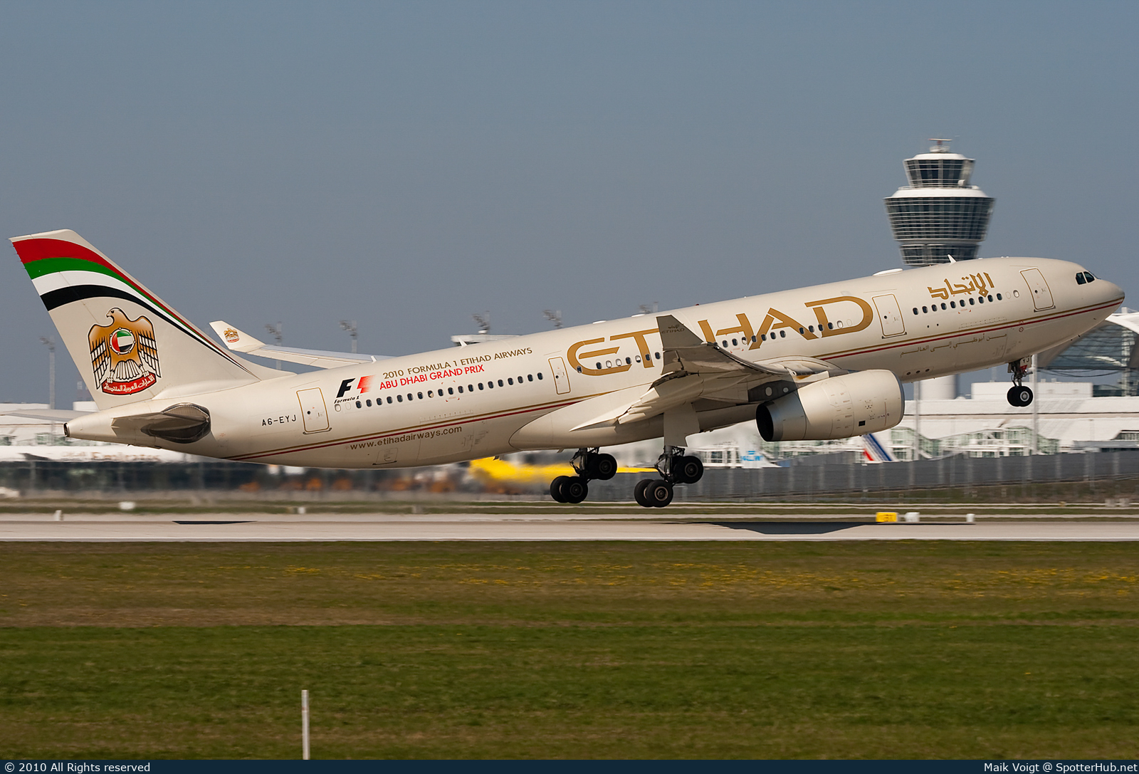 Photo of A6-EYJ - Airbus A330-243 operated by Etihad Airways