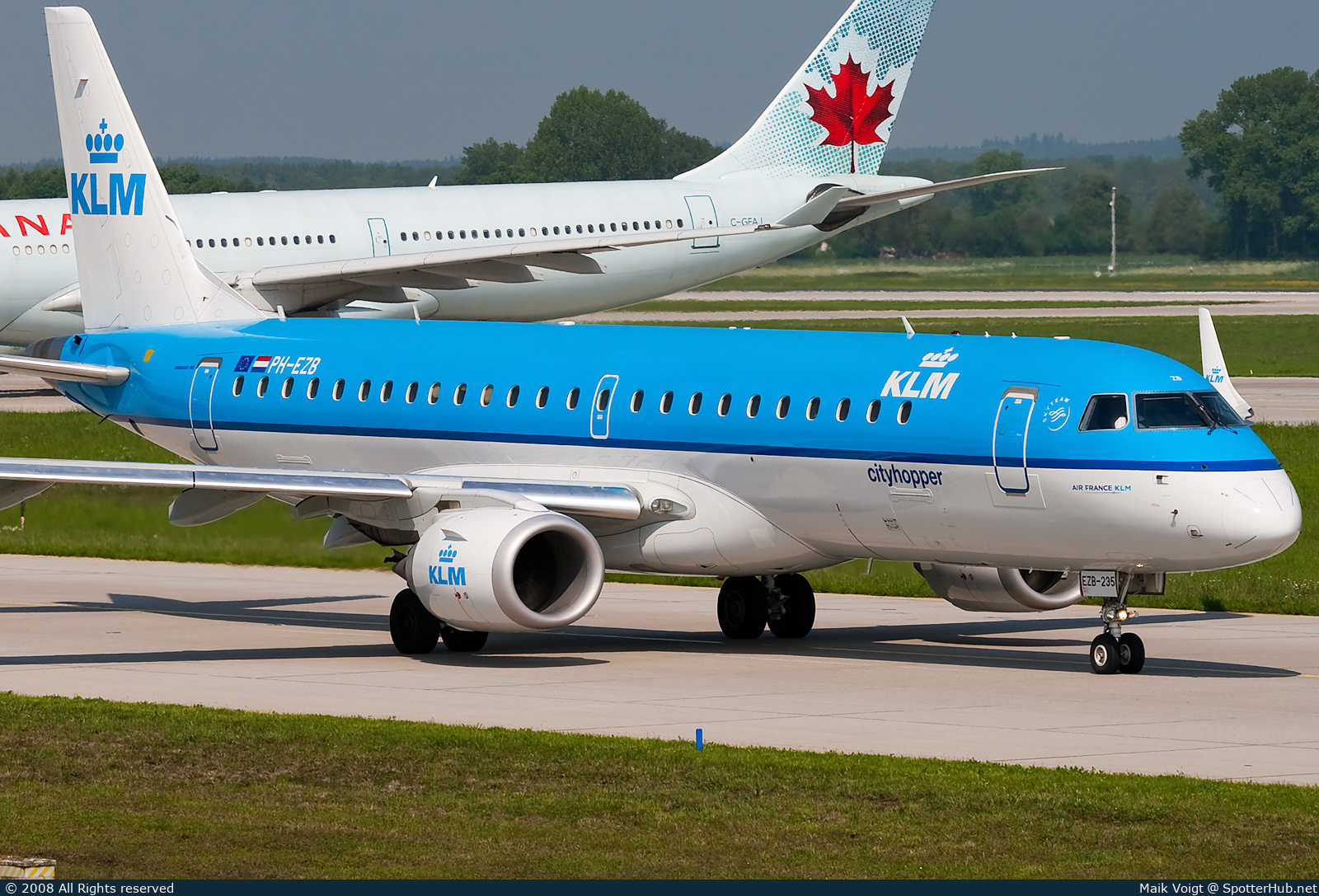 Photo of PH-EZB - Embraer ERJ-190STD operated by KLM Cityhopper