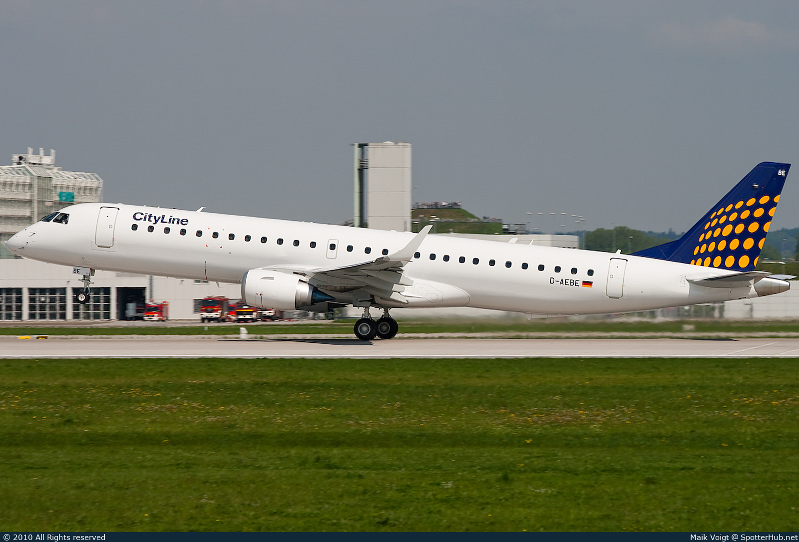 Photo of D-AEBE - Embraer ERJ-195LR operated by Lufthansa CityLine