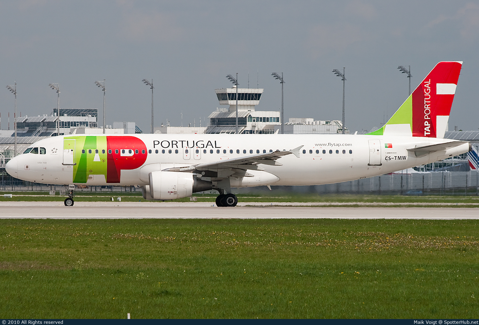 Photo of CS-TMW - Airbus A320-214 operated by TAP Air Portugal