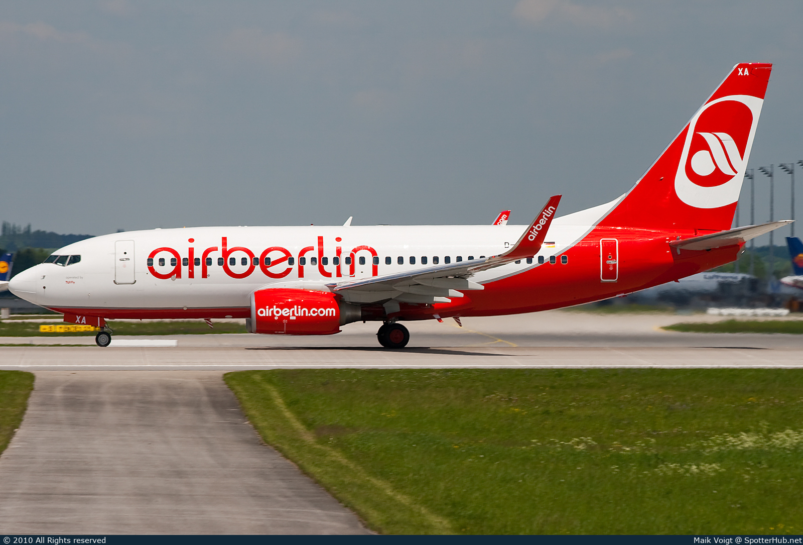 Photo of D-AHXA - Boeing 737-7K5 operated by Air Berlin (opb TUIfly)