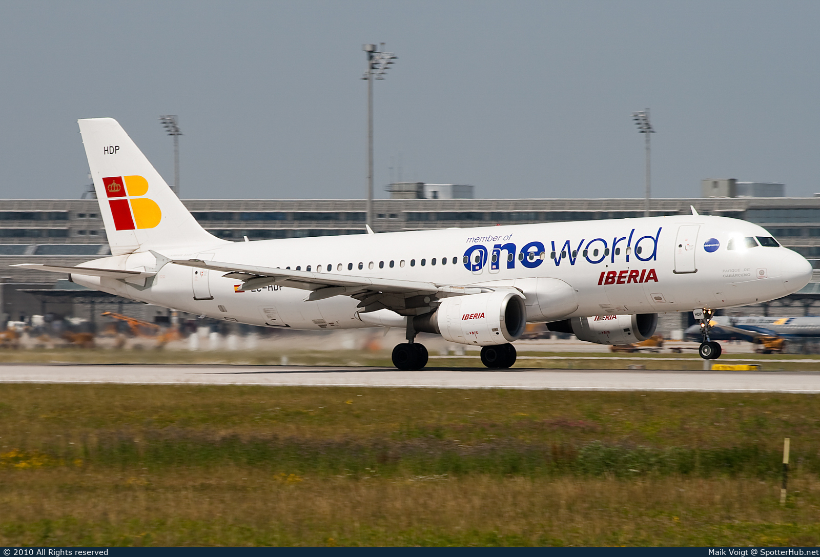Photo of EC-HDP - Airbus A320-214 operated by Iberia