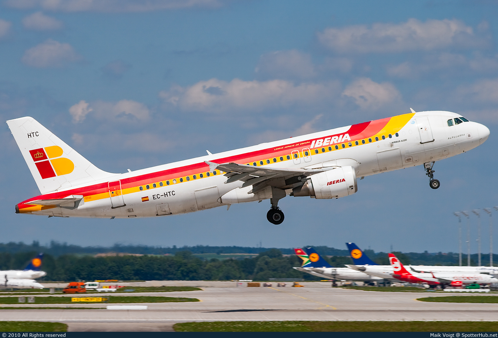 Photo of EC-HTC - Airbus A320-214 operated by Iberia