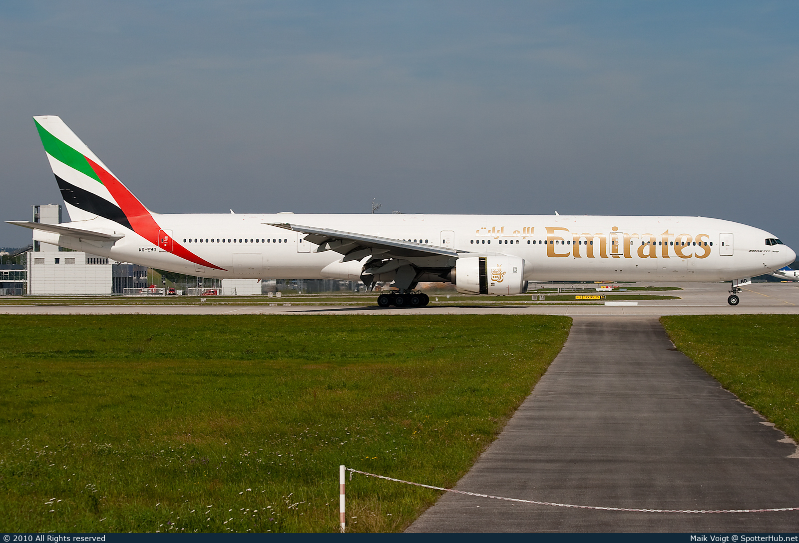 Photo of A6-EMO - Boeing 777-31H operated by Emirates
