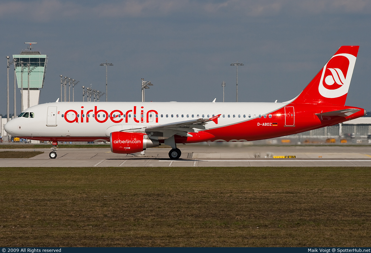 Photo of D-ABDZ - Airbus A320-214 operated by Air Berlin