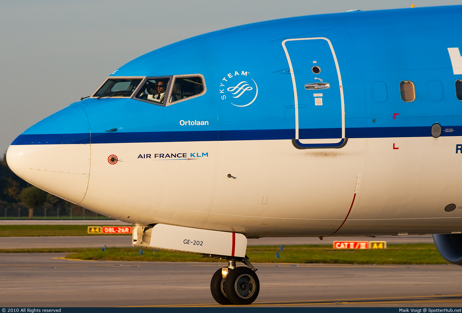 Photo of PH-BGE - Boeing 737-7K2 operated by KLM Royal Dutch Airlines