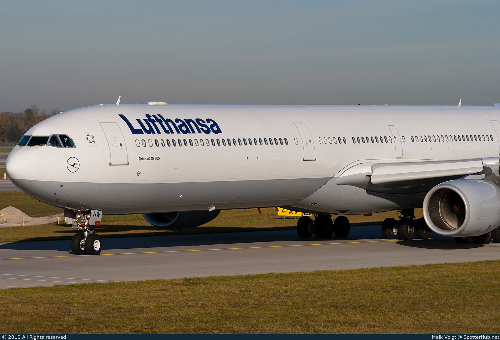 Photo of D-AIHW - Airbus A340-642 operated by Lufthansa