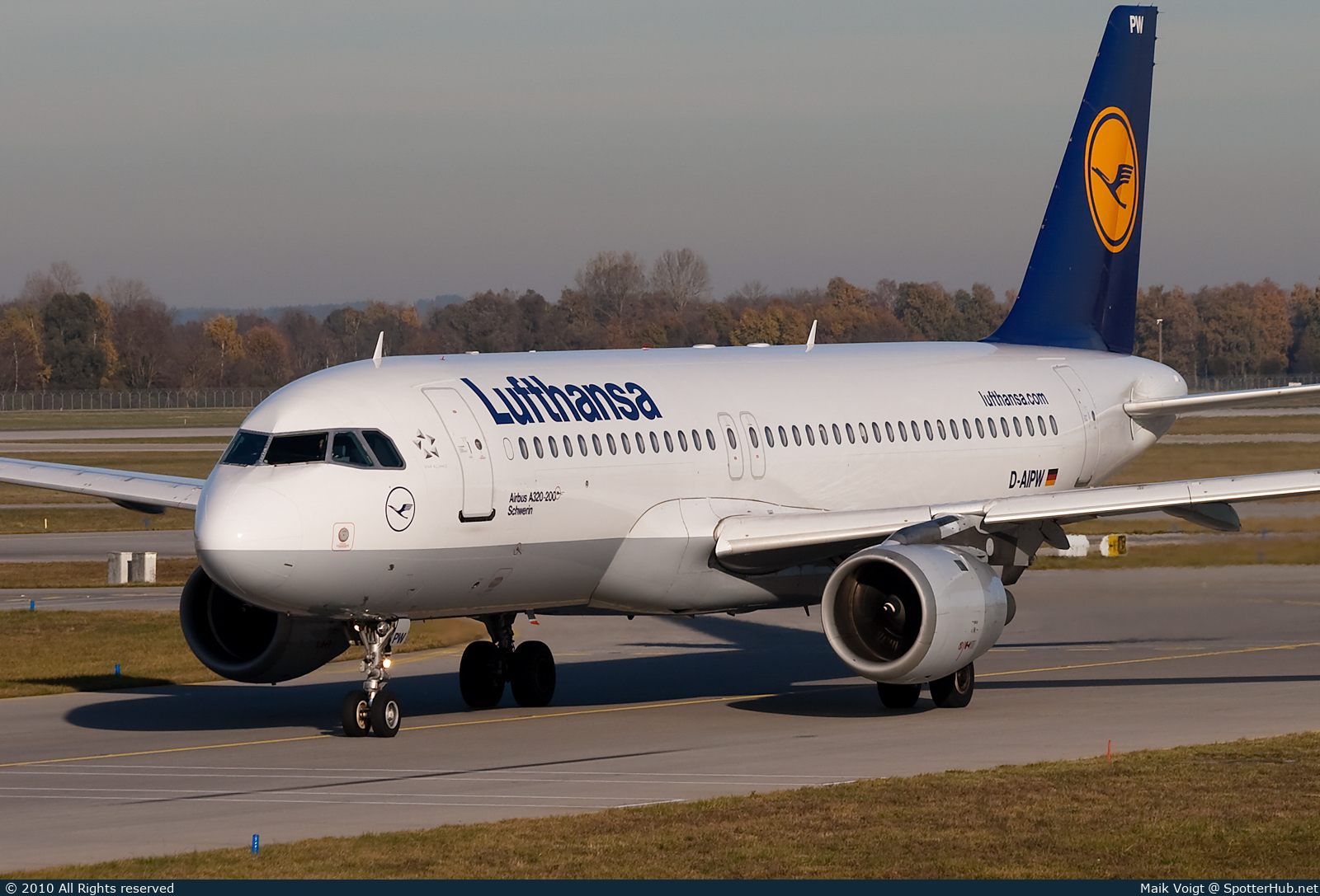 Photo of D-AIPW - Airbus A320-211 operated by Lufthansa