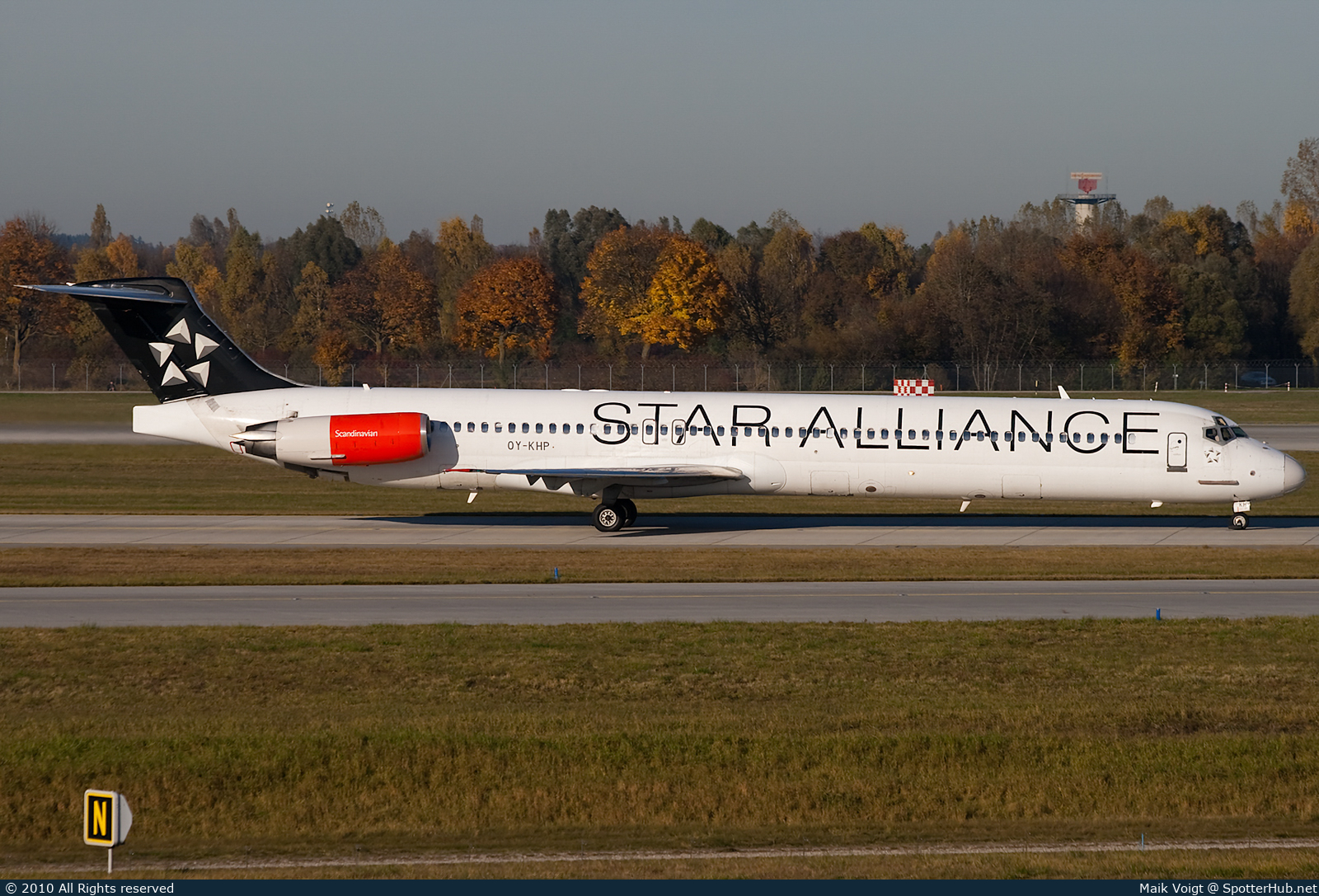 Photo of OY-KHP - McDonnell Douglas MD-82 operated by SAS Scandinavian Airlines