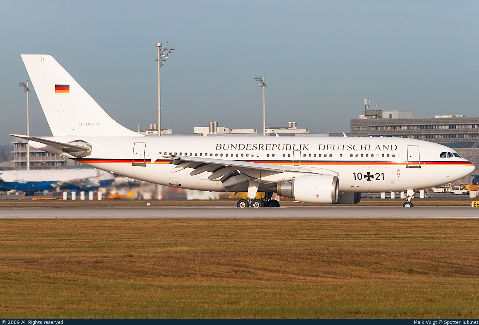 Photo of 10+21 - Airbus A310-304 operated by German Air Force