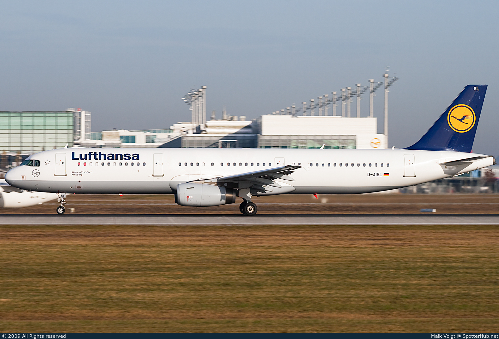 Photo of D-AISL - Airbus A321-231 operated by Lufthansa