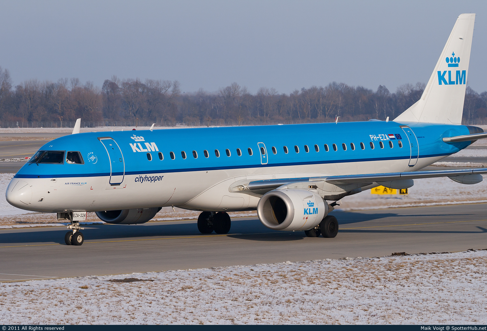 Photo of PH-EZA - Embraer ERJ-190STD operated by KLM Cityhopper