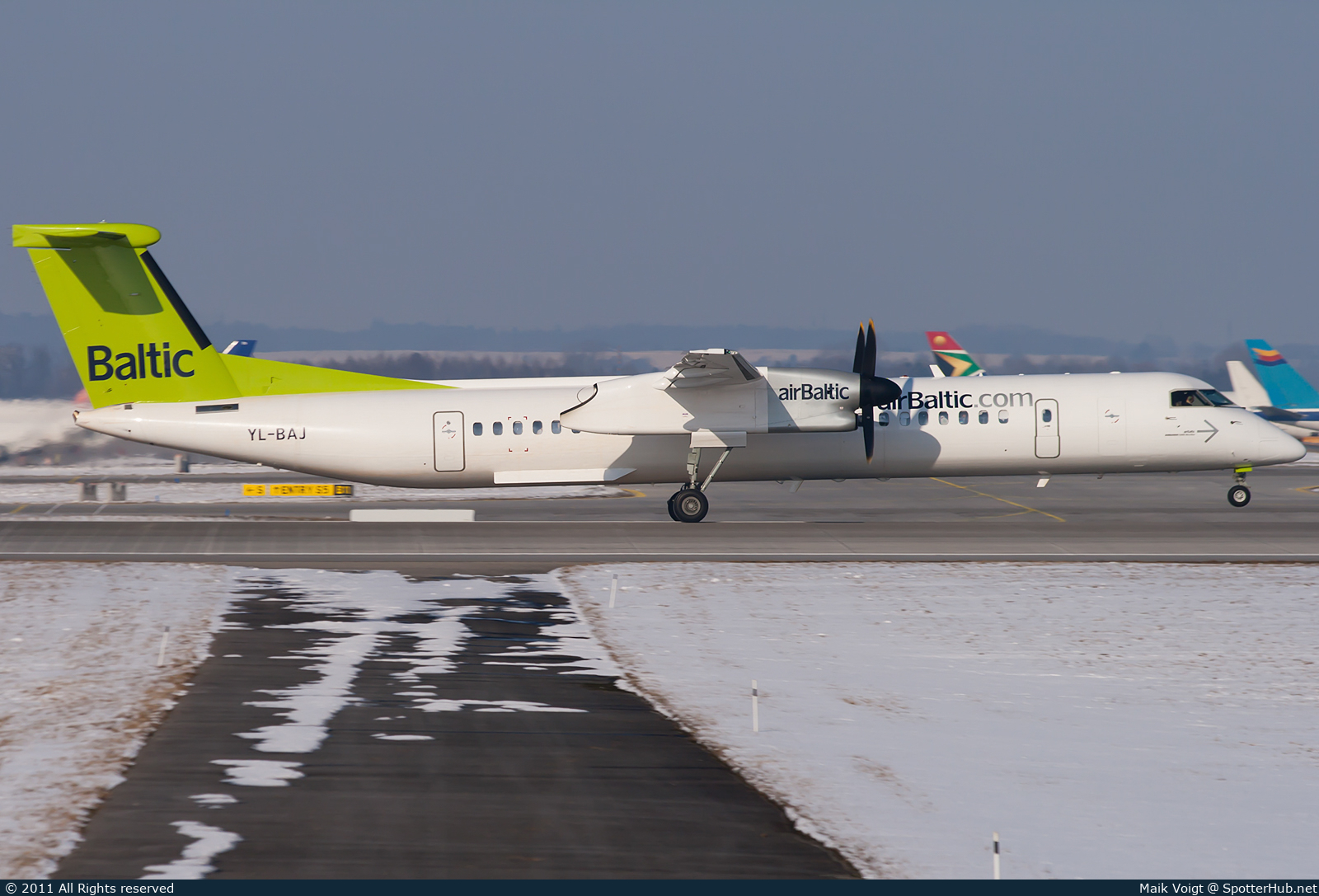 Photo of YL-BAJ - Bombardier DHC-8-402 Dash 8 Q400 operated by airBaltic