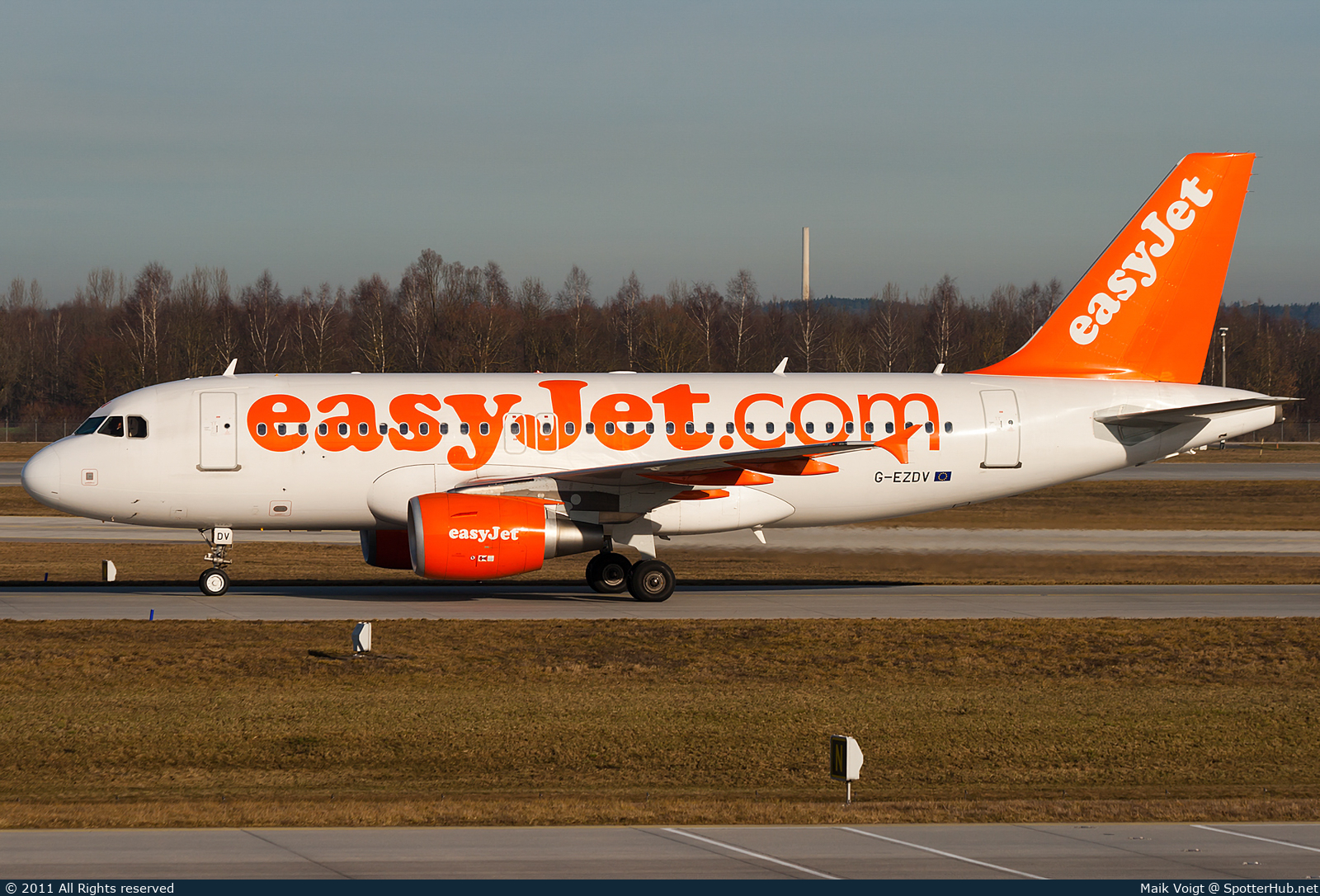 Photo of G-EZDV - Airbus A319-111 operated by easyJet