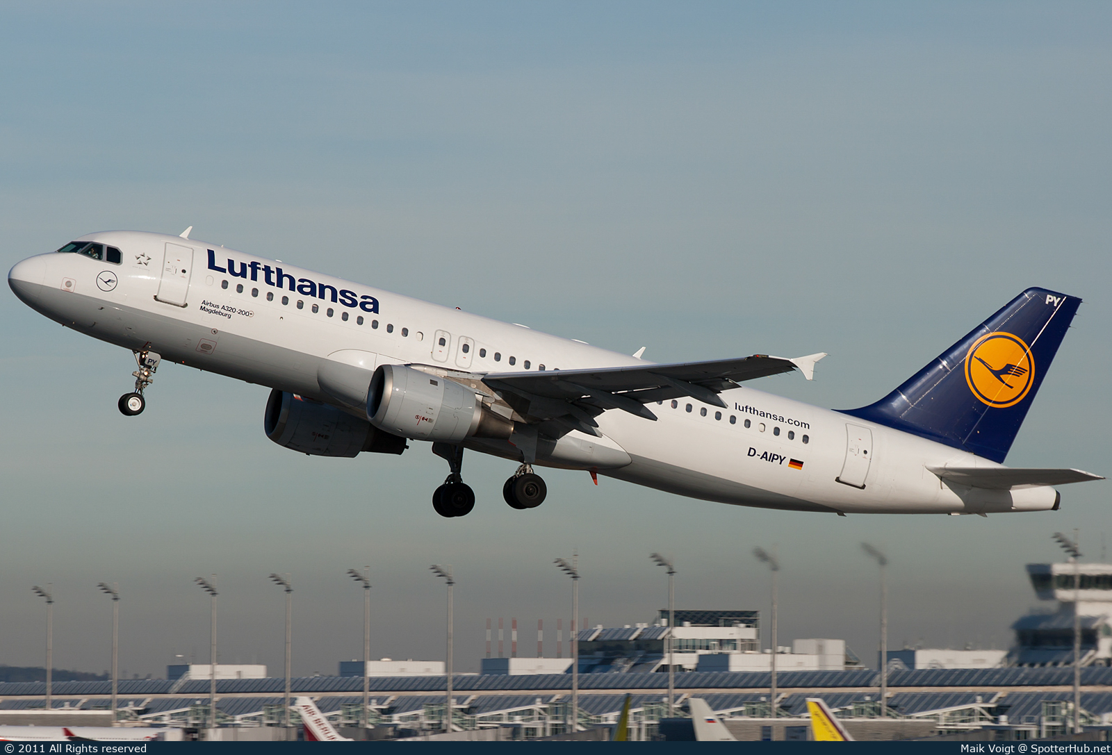 Photo of D-AIPY - Airbus A320-211 operated by Lufthansa
