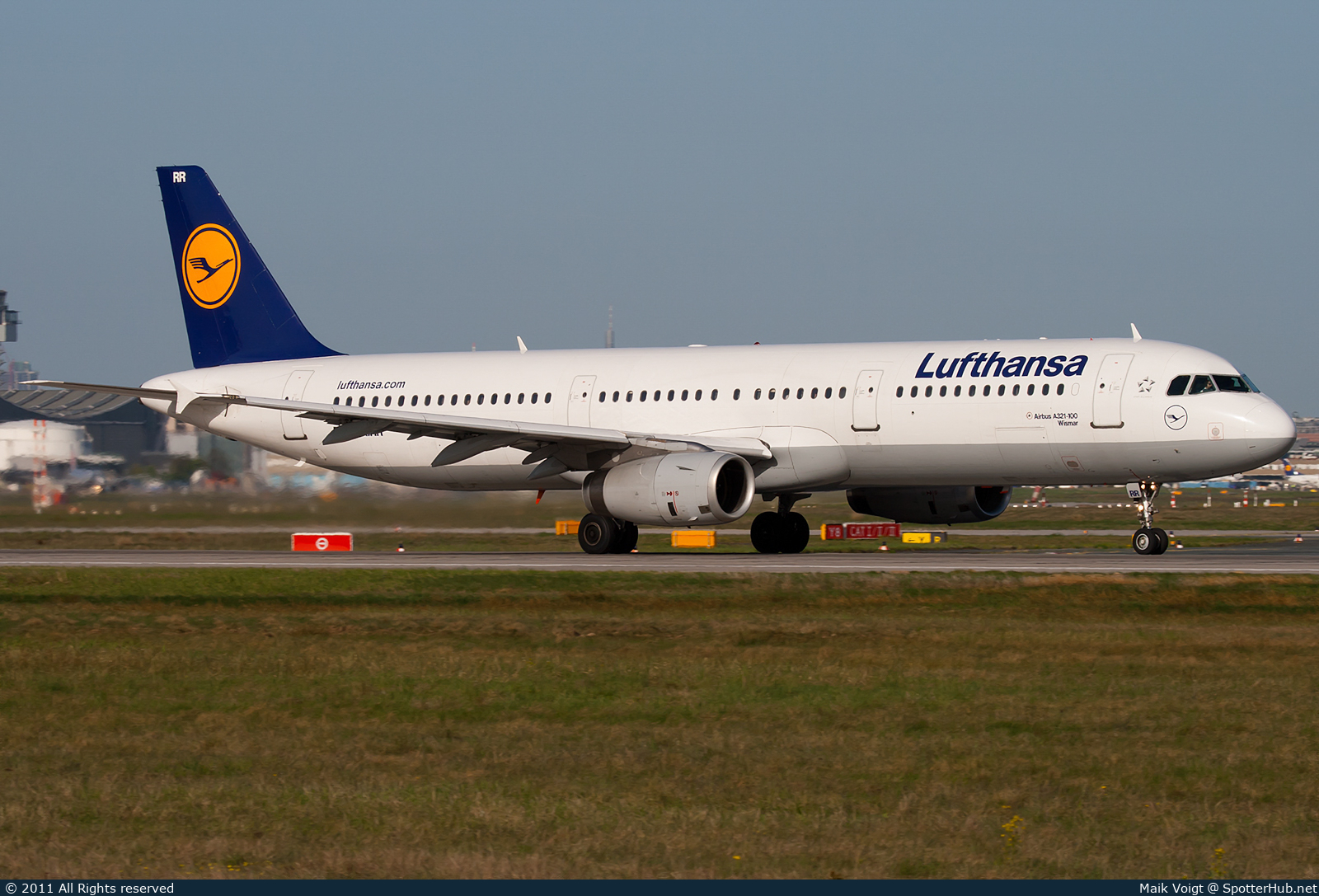 Photo of D-AIRR - Airbus A321-131 operated by Lufthansa