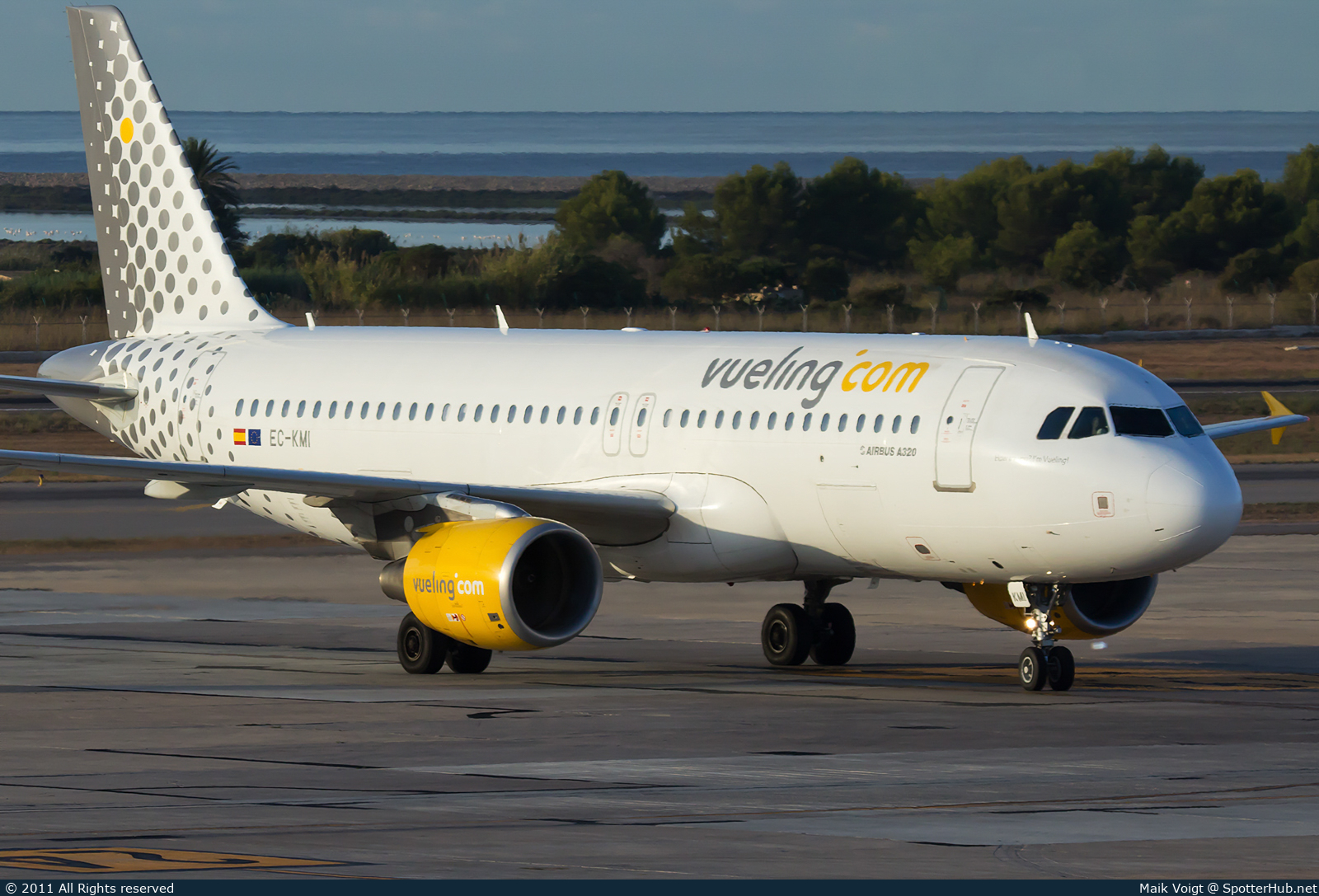 Photo of EC-KMI - Airbus A320-216 operated by Vueling