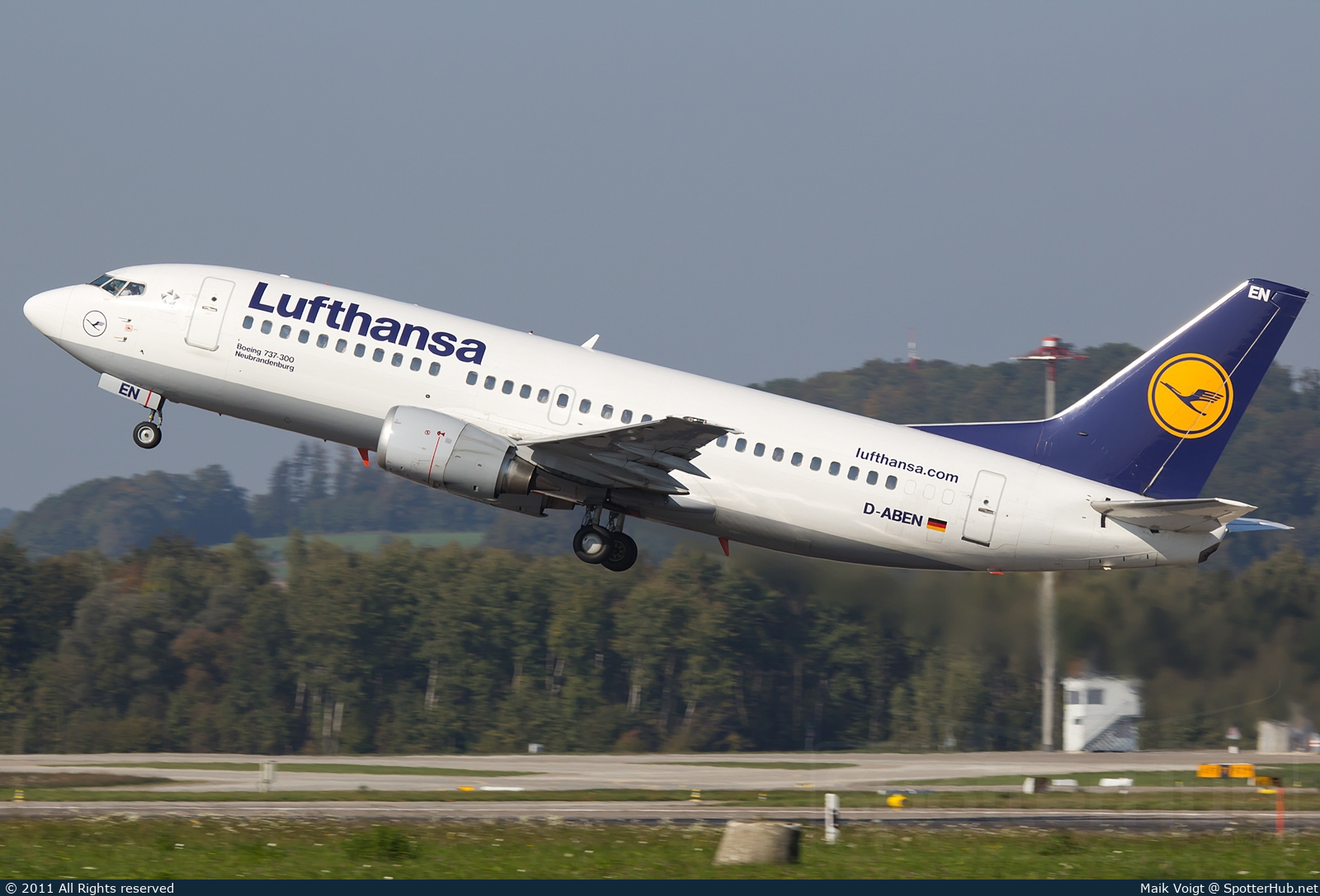 Photo of D-ABEN - Boeing 737-330 operated by Lufthansa