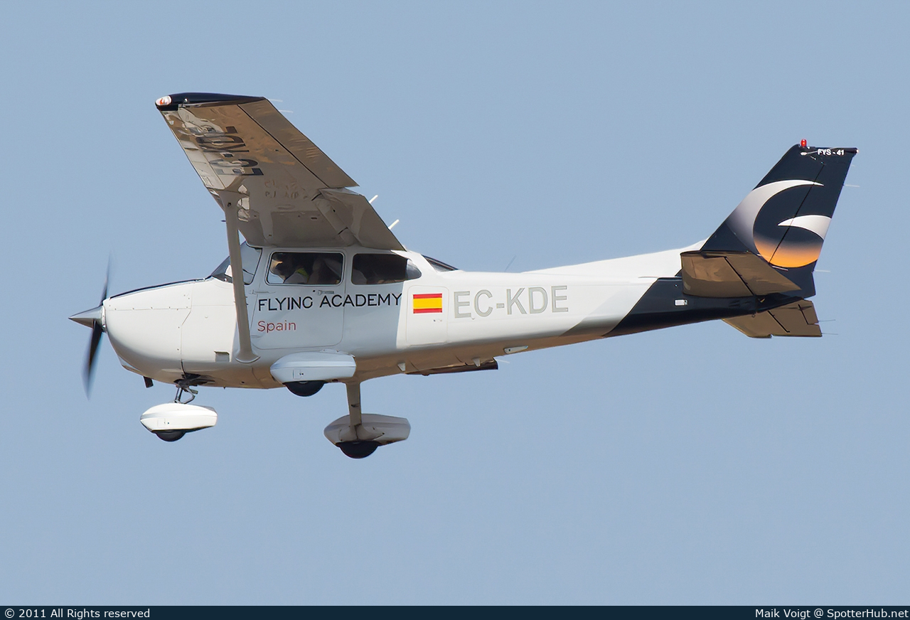 Photo of EC-KDE - Cessna 172S Skyhawk SP operated by Gestair Flying Academy