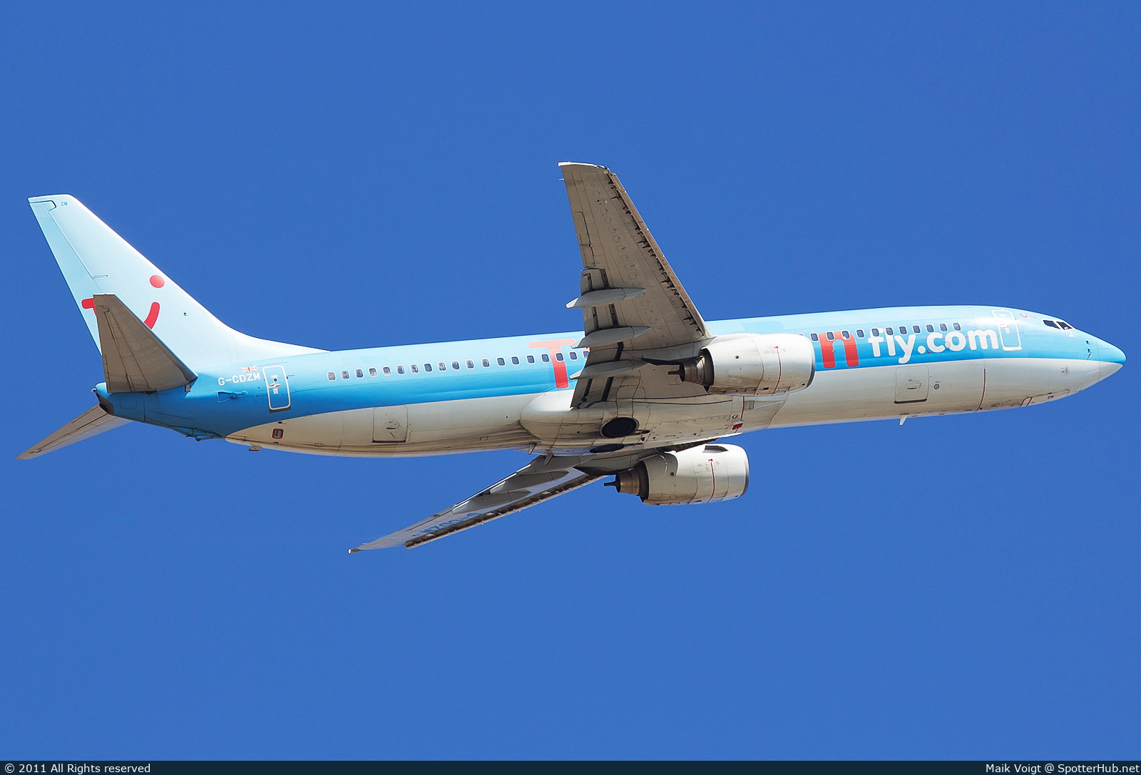 Photo of G-CDZM - Boeing 737-804 operated by Thomsonfly