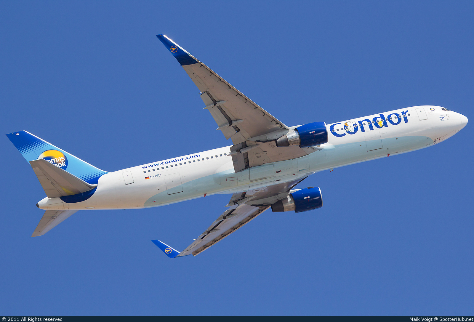 Photo of D-ABUI - Boeing 767-330(ER) operated by Condor