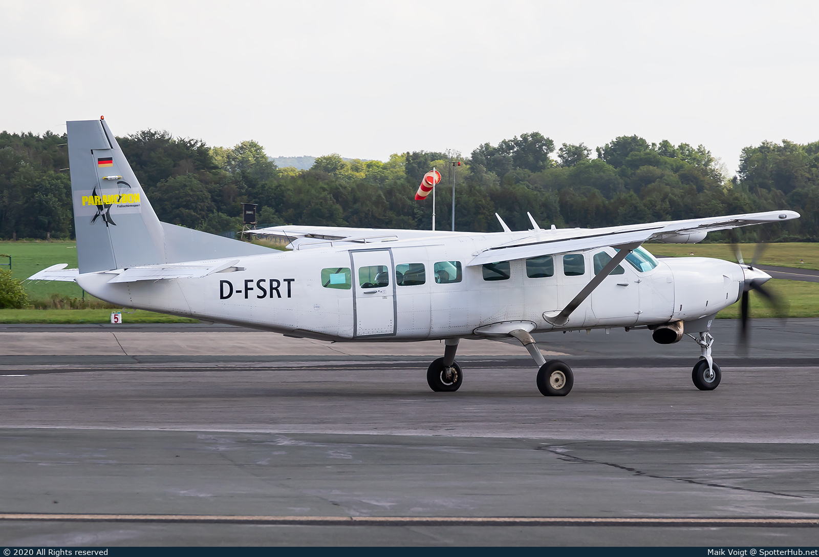 Photo of D-FSRT - Cessna 208B Supervan 900 operated by Paranodon Fallschirmsport