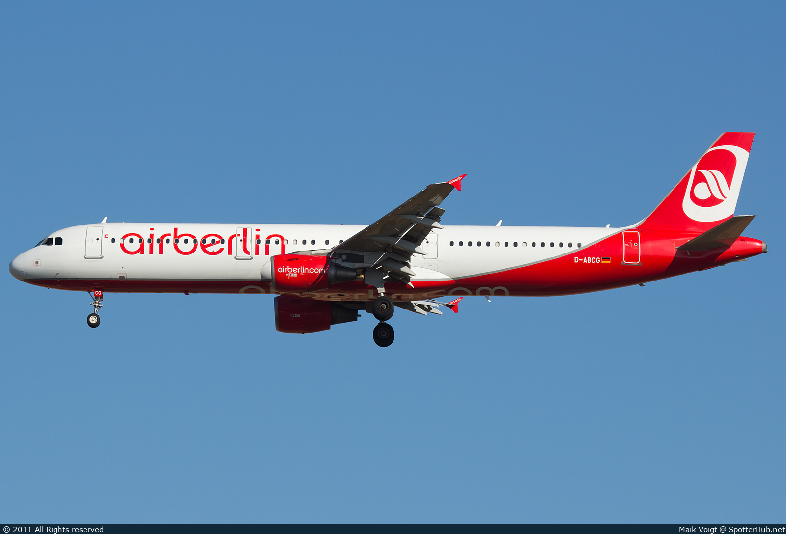 Photo of D-ABCG - Airbus A321-211 operated by Air Berlin