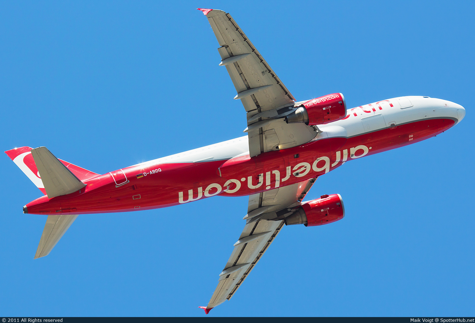 Photo of D-ABDQ - Airbus A320-214 operated by Air Berlin